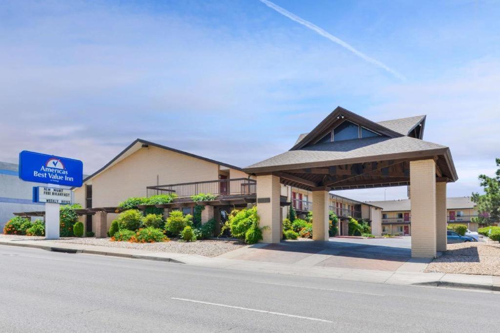 Days Inn By Wyndham Albuquerque Northeast Kültér fotó
